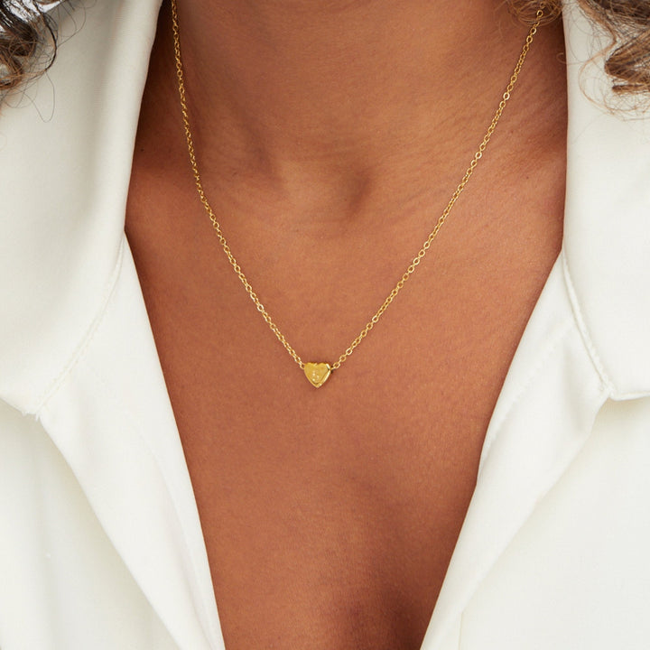 Collier so srdcom a iniciálou