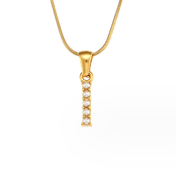 Collier s písmenami a perlami