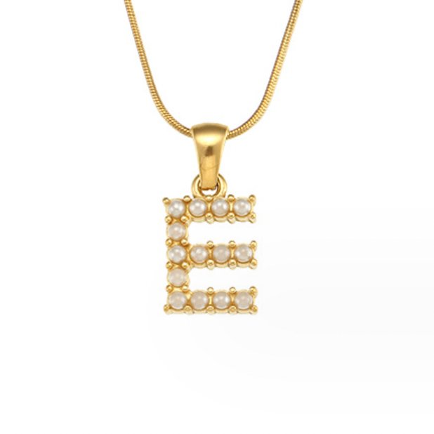 Collier s písmenami a perlami