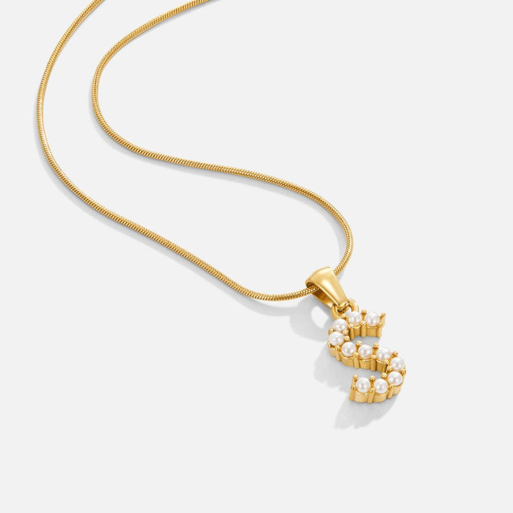 Collier s písmenami a perlami