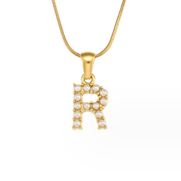 Collier s písmenami a perlami