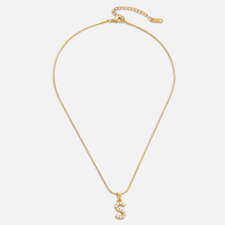 Collier s písmenami a perlami