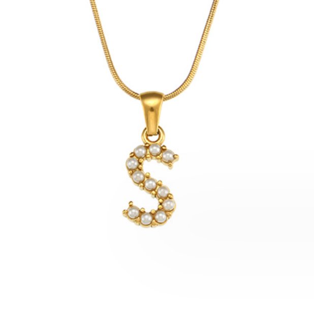 Collier s písmenami a perlami