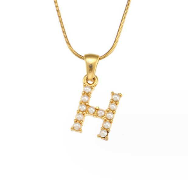 Collier s písmenami a perlami