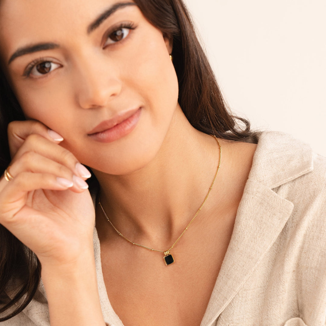 Lucia Noir Collier avec pendentif