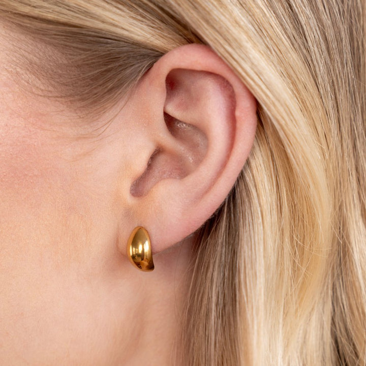 Mini boucles d’oreilles incurvées