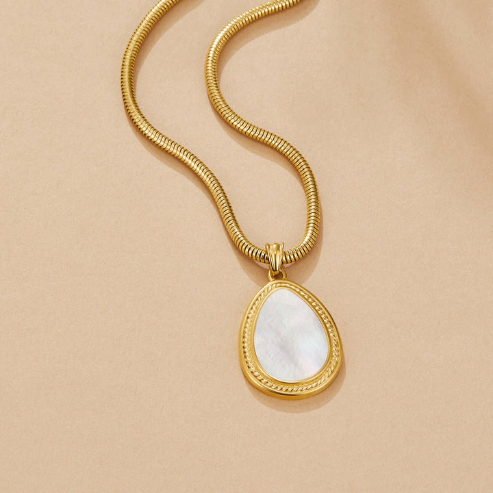 Collier goutte en nacre mate