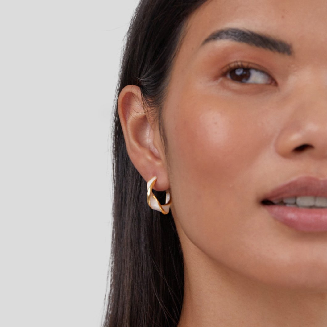 Boucles d’oreilles torsadées en perles mates