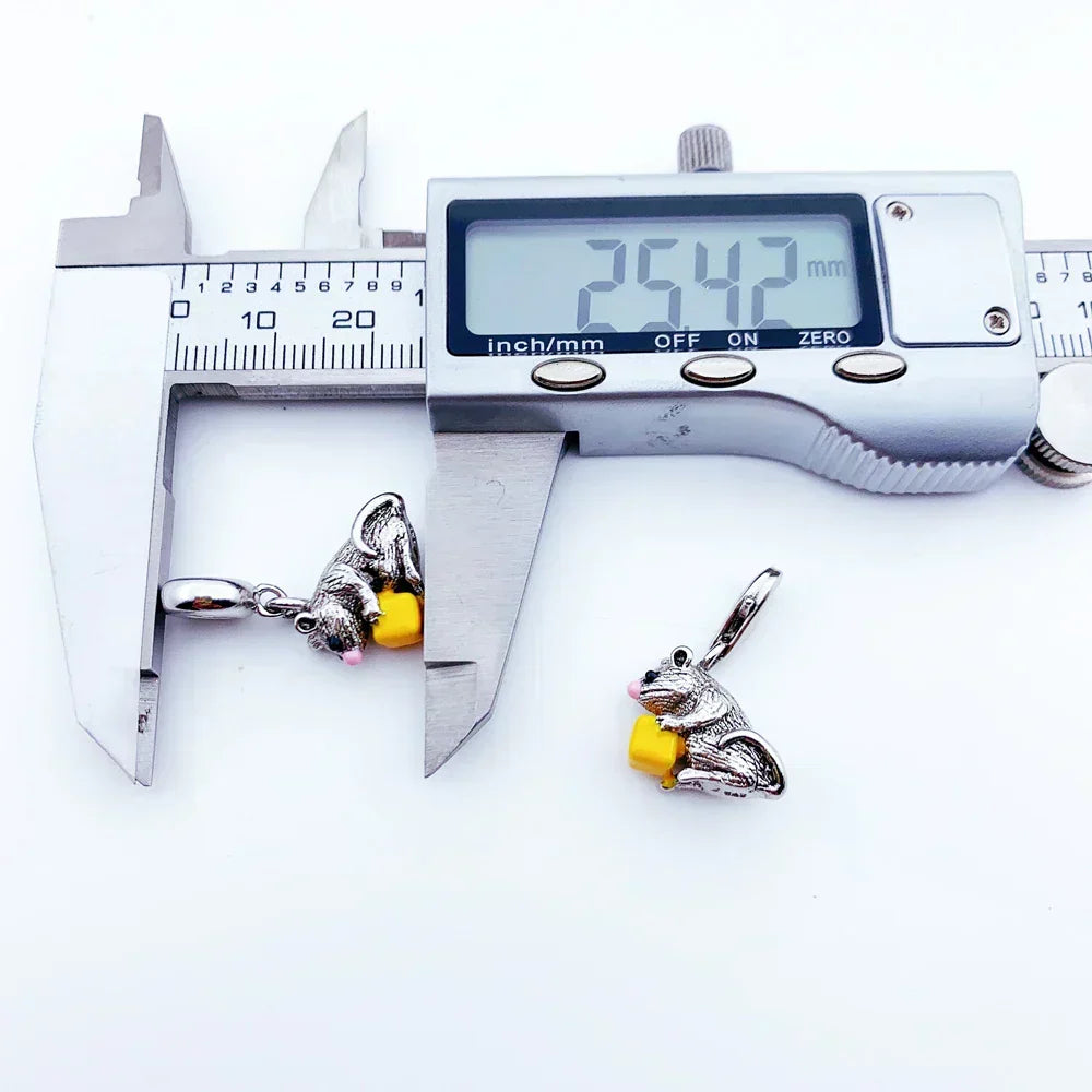 Charm pendant Petite souris - Maison Perle