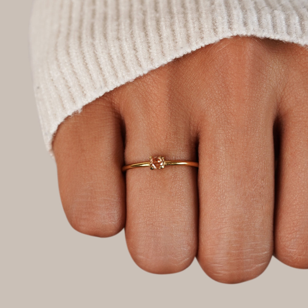 Bague novembre pierre fine 18K dorée