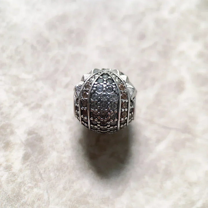 Charm Tête de faucon - Maison Perle
