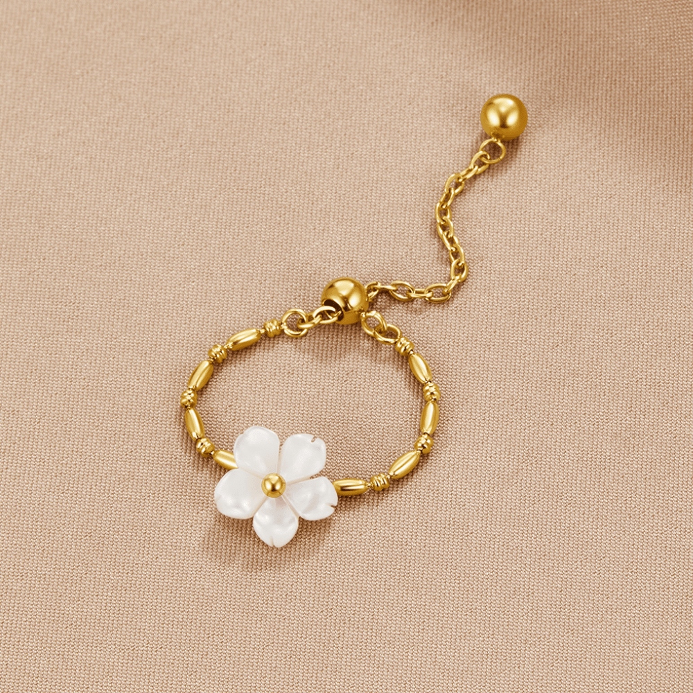Bague perles blanche florale
