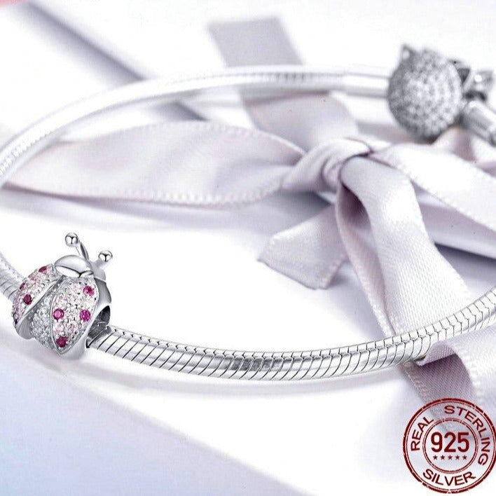 Charm Petit scarabée rose - Maison Perle