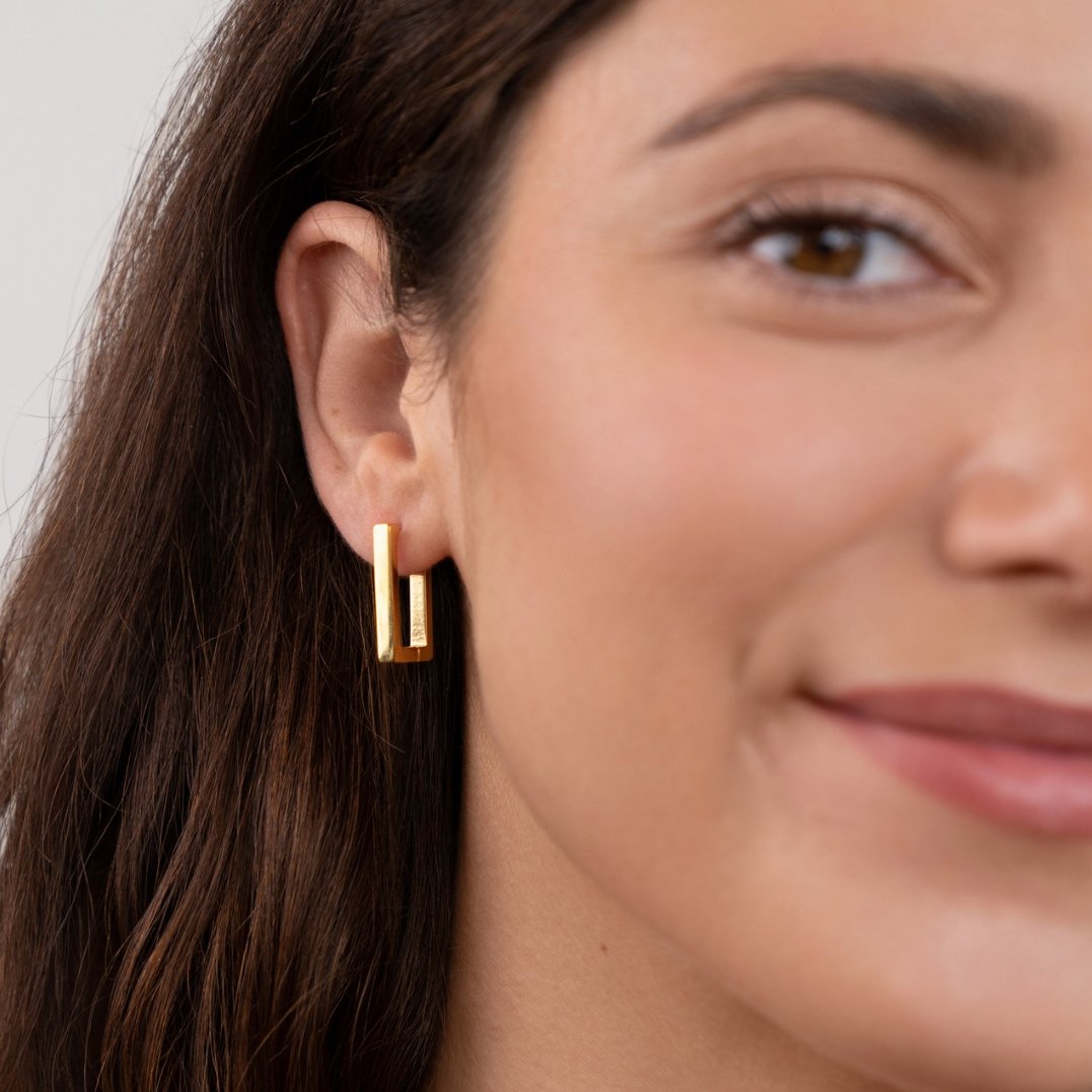 Boucles d’oreilles dorées rectangulaires