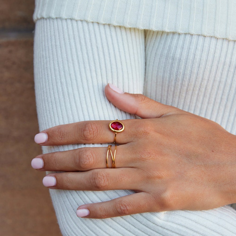 Bague dorée rubis cristal