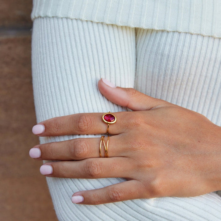 Bague dorée rubis cristal