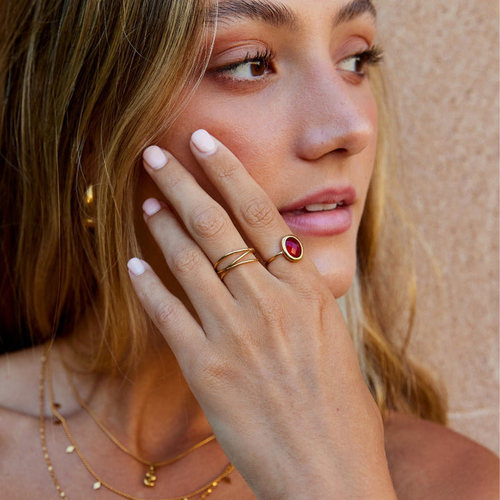Bague dorée rubis cristal