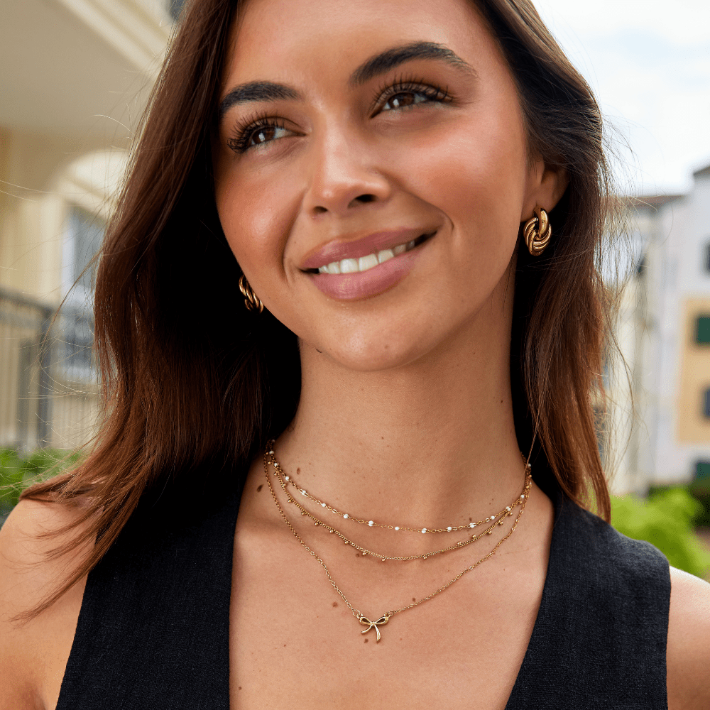 Collier avec pendentif v tvare mašle