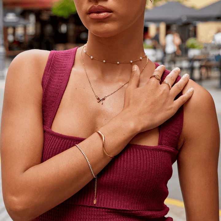 Collier avec pendentif v tvare mašle