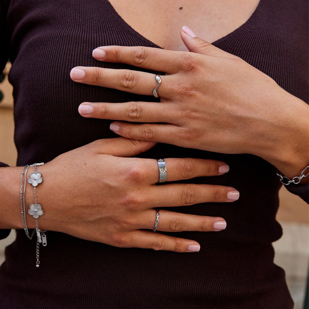 Bague argentée cristal trèfle