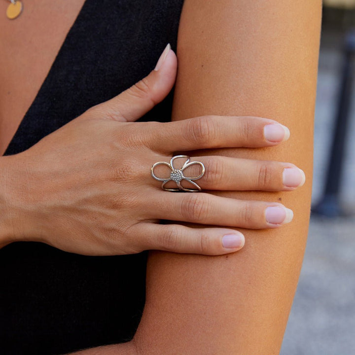 Bague argentée florale Ovratnikom