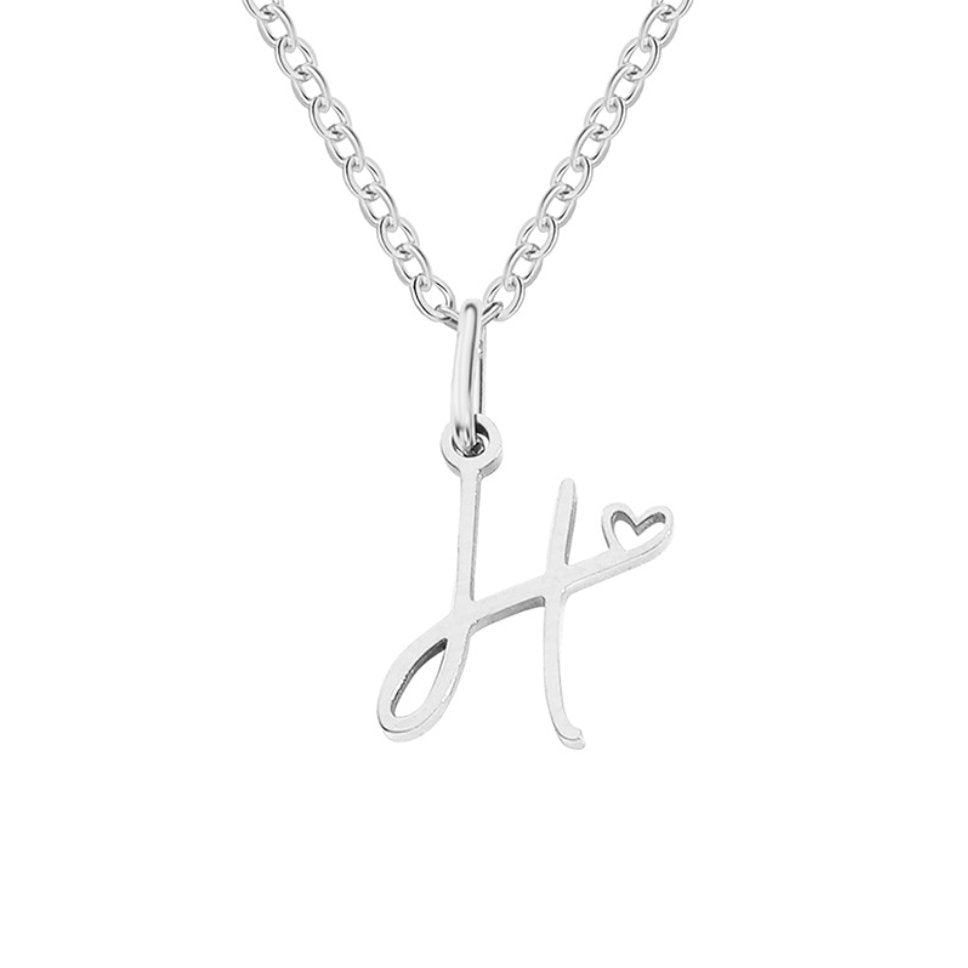 Collier argenté s písmenom v tvare srdca