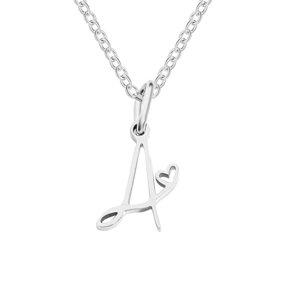 Collier argenté s písmenom v tvare srdca