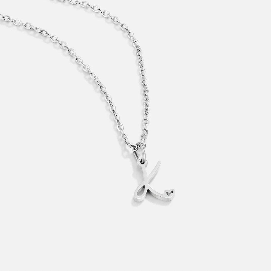 Collier argenté s písmenom v tvare srdca