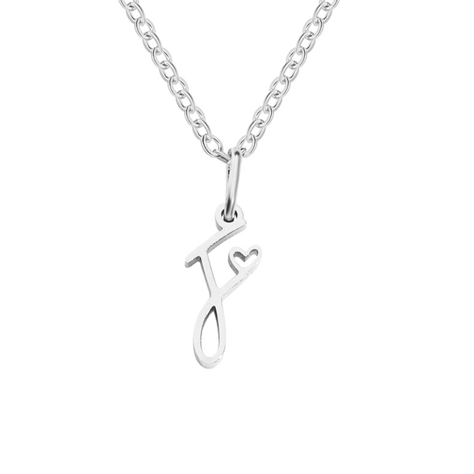 Collier argenté s písmenom v tvare srdca