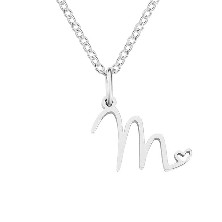 Collier argenté s písmenom v tvare srdca