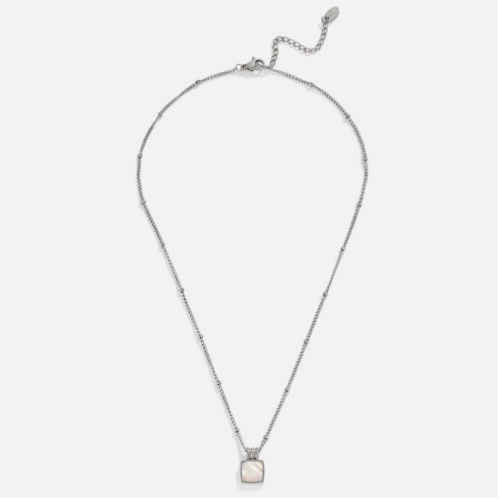Collier argenté Lucia s bielym lupienkovým príveskom
