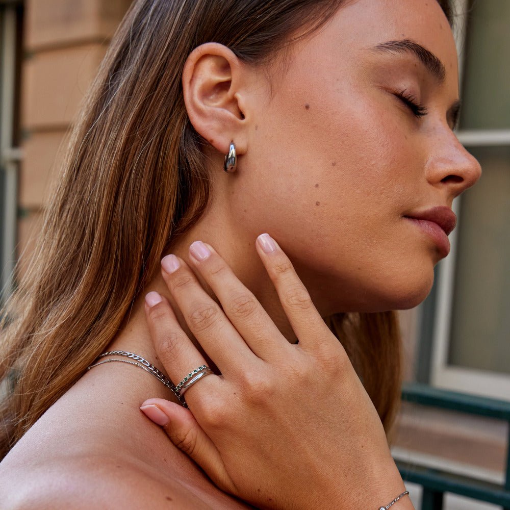 Bague argentée Marissa émeraude verte multirang