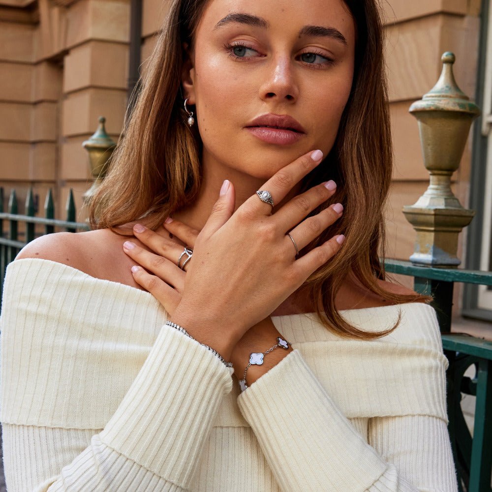 Bague argentée vintage royale perles