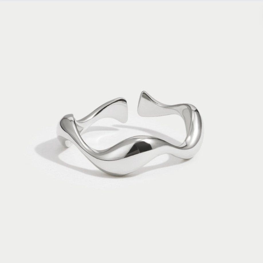 Bague argentée ondulée