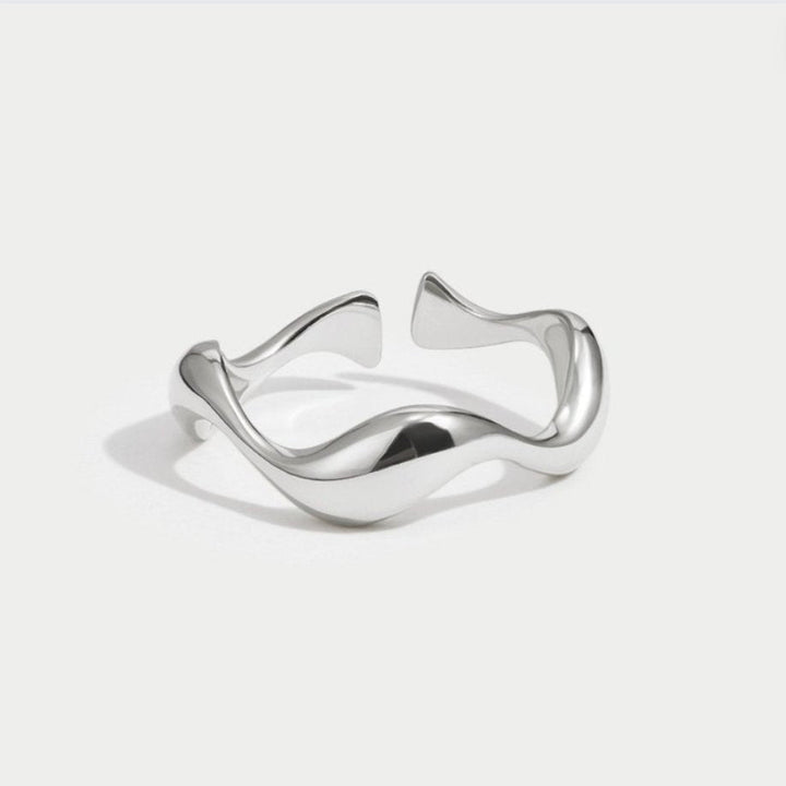 Bague argentée ondulée