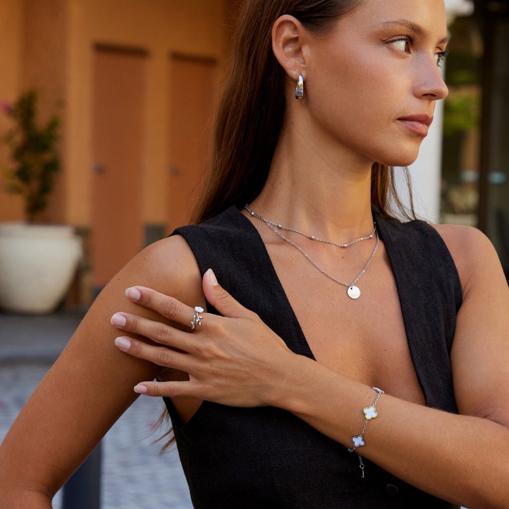 Bague argentée florale