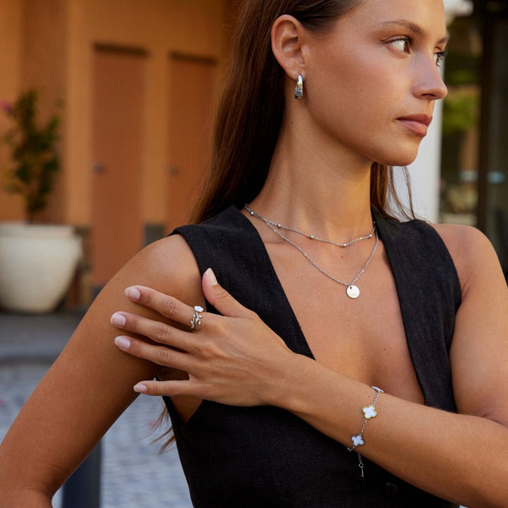 Bague argentée florale