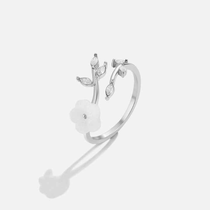 Bague argentée florale