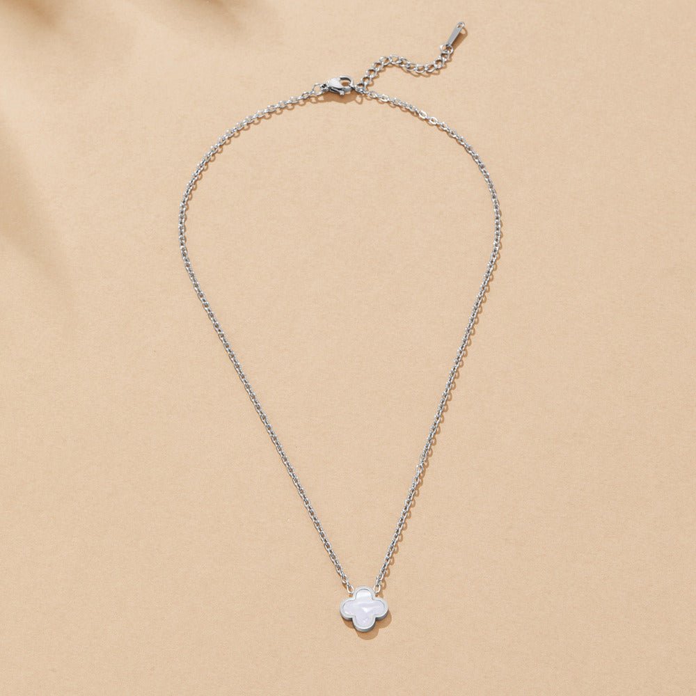 Argenté Collier trèfle blanc
