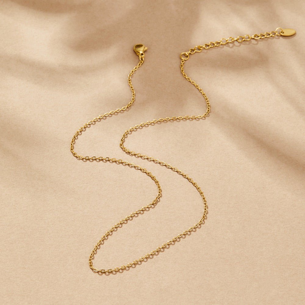 Jednoduchý collier s kúzlom
