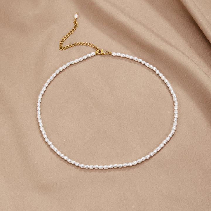 Collier de perles foncées