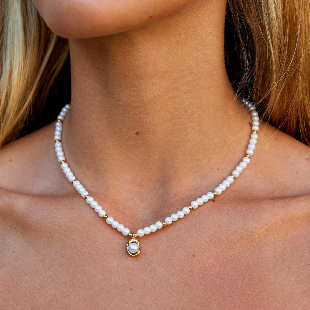 Vintage Collier doré s perlami