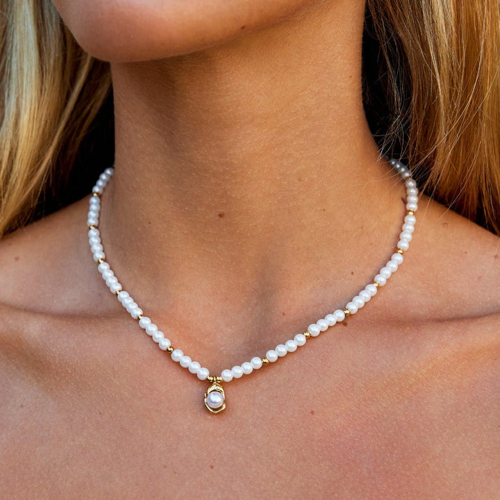Vintage Collier doré s perlami