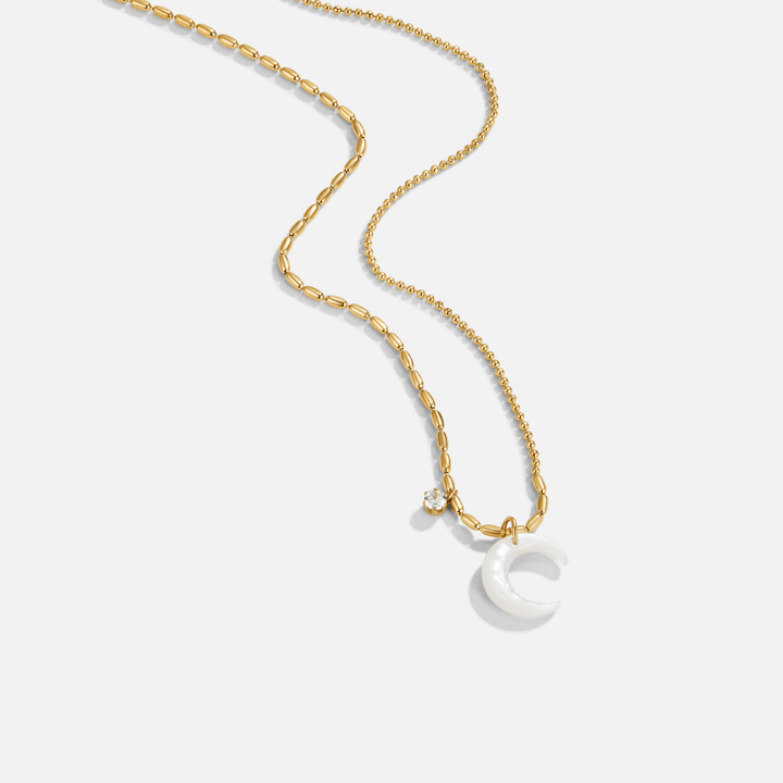 Collier s bielym mesačným príveskom