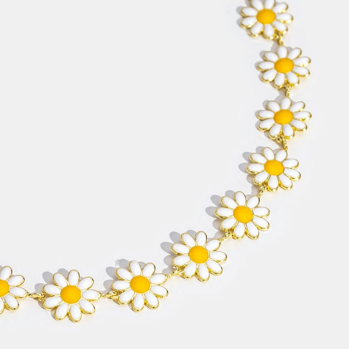 Collier à marguerites blanches
