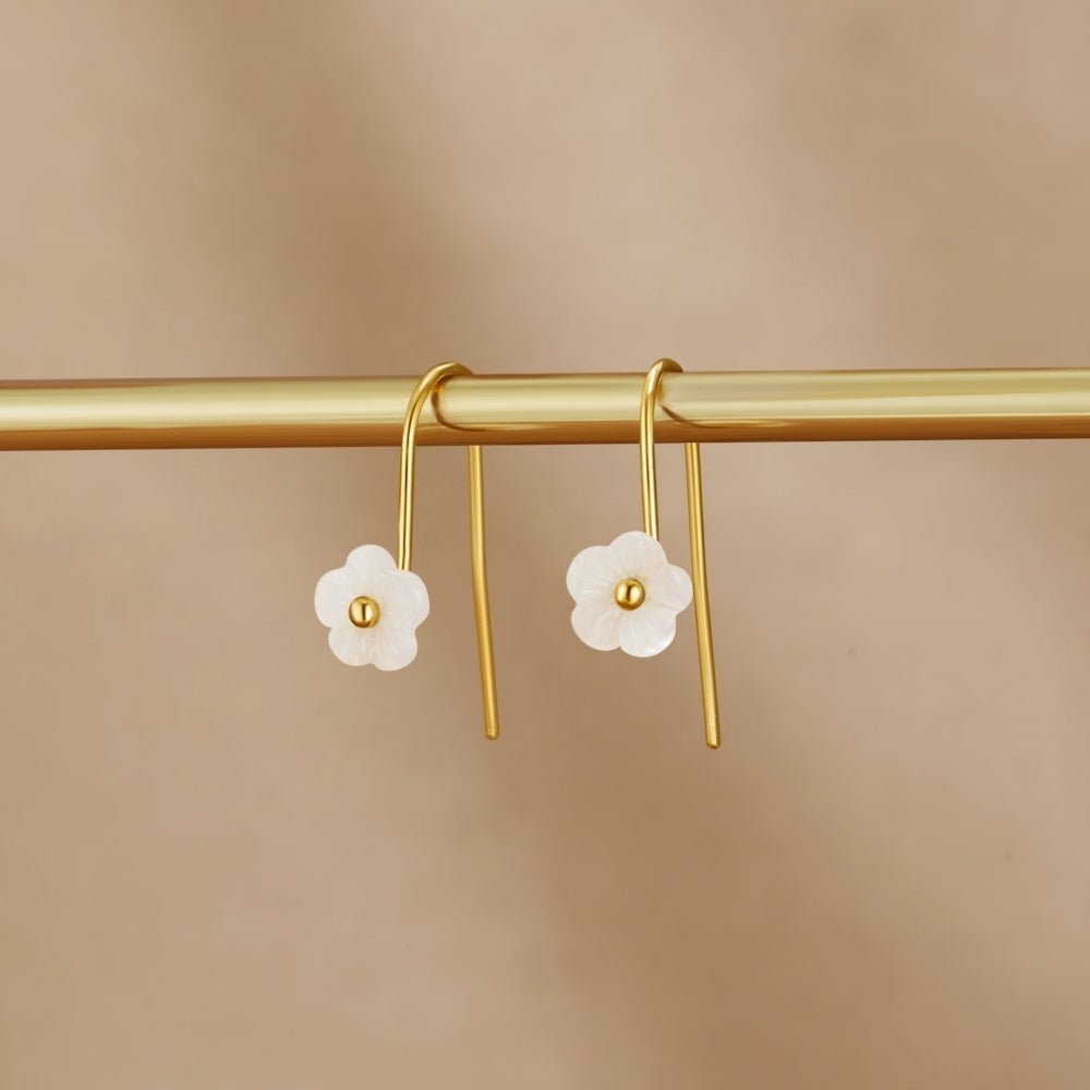 Boucles d’oreilles florales blanches