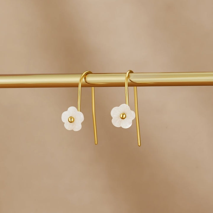 Boucles d’oreilles florales blanches