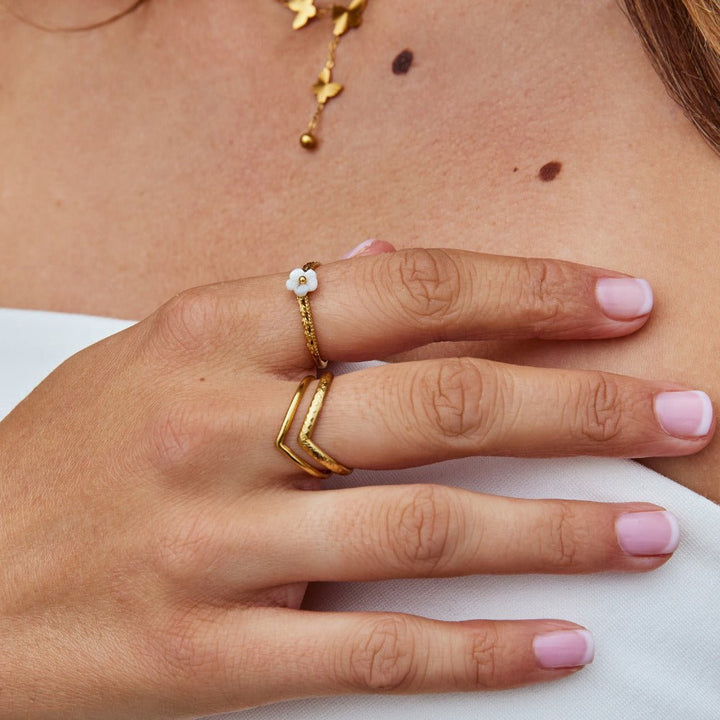 Bague blanche florale coquillage
